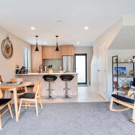 Greenwich Townhouse With Parking And Air-Con Auckland Eksteriør bilde