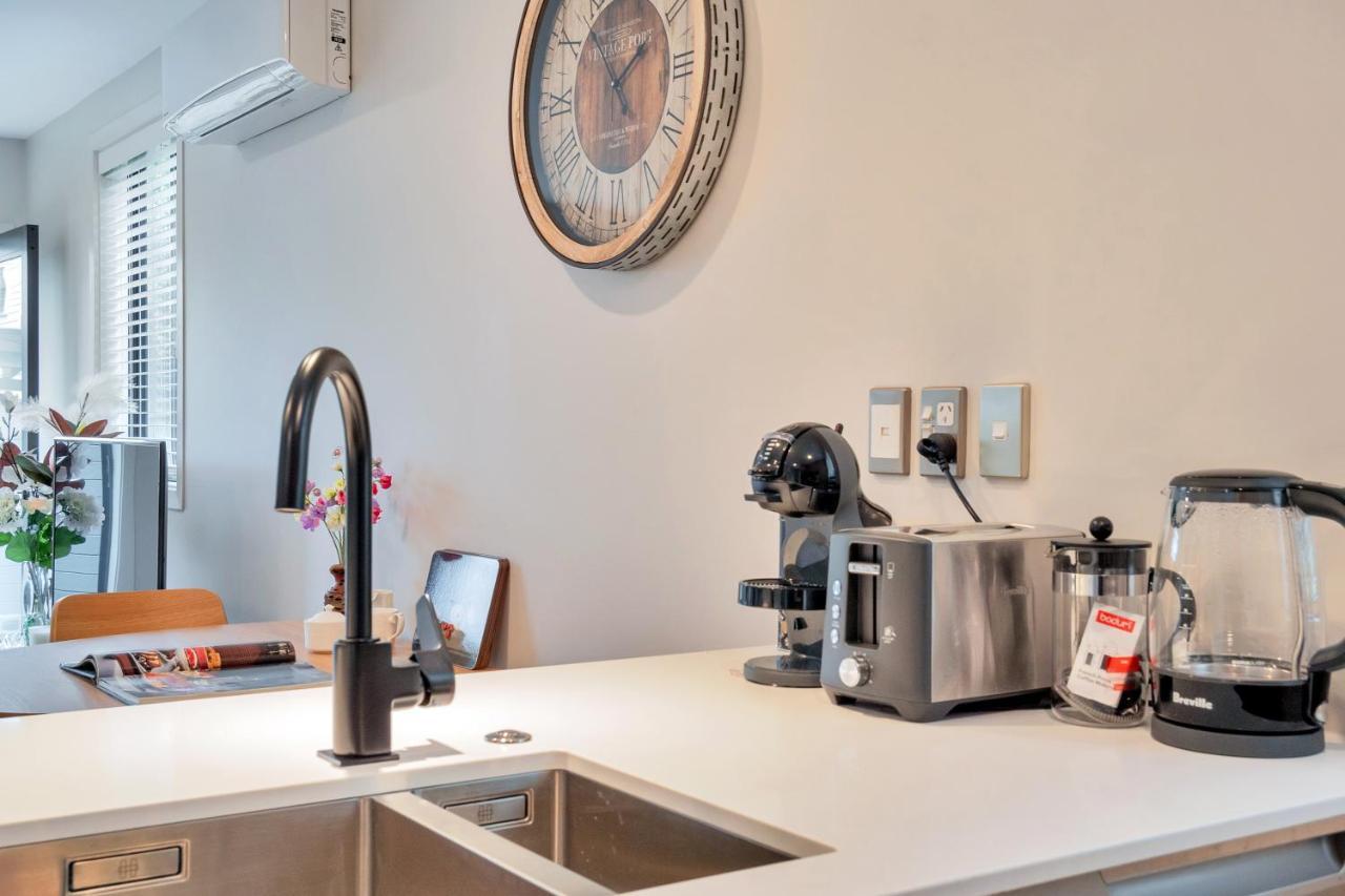 Greenwich Townhouse With Parking And Air-Con Auckland Eksteriør bilde