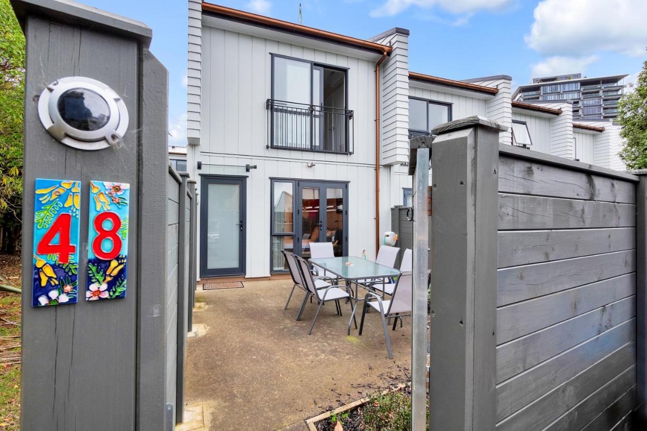 Greenwich Townhouse With Parking And Air-Con Auckland Eksteriør bilde