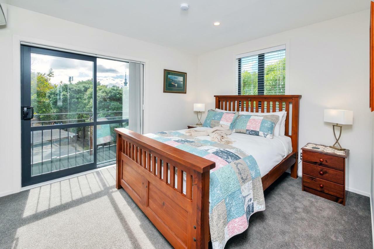 Greenwich Townhouse With Parking And Air-Con Auckland Eksteriør bilde