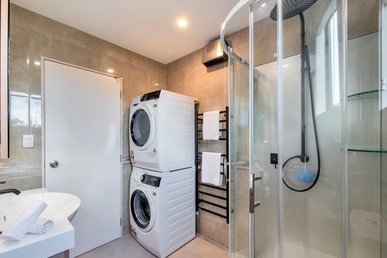 Greenwich Townhouse With Parking And Air-Con Auckland Eksteriør bilde