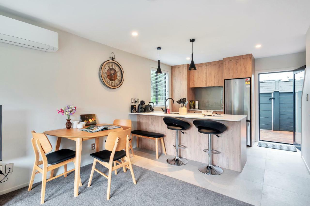 Greenwich Townhouse With Parking And Air-Con Auckland Eksteriør bilde
